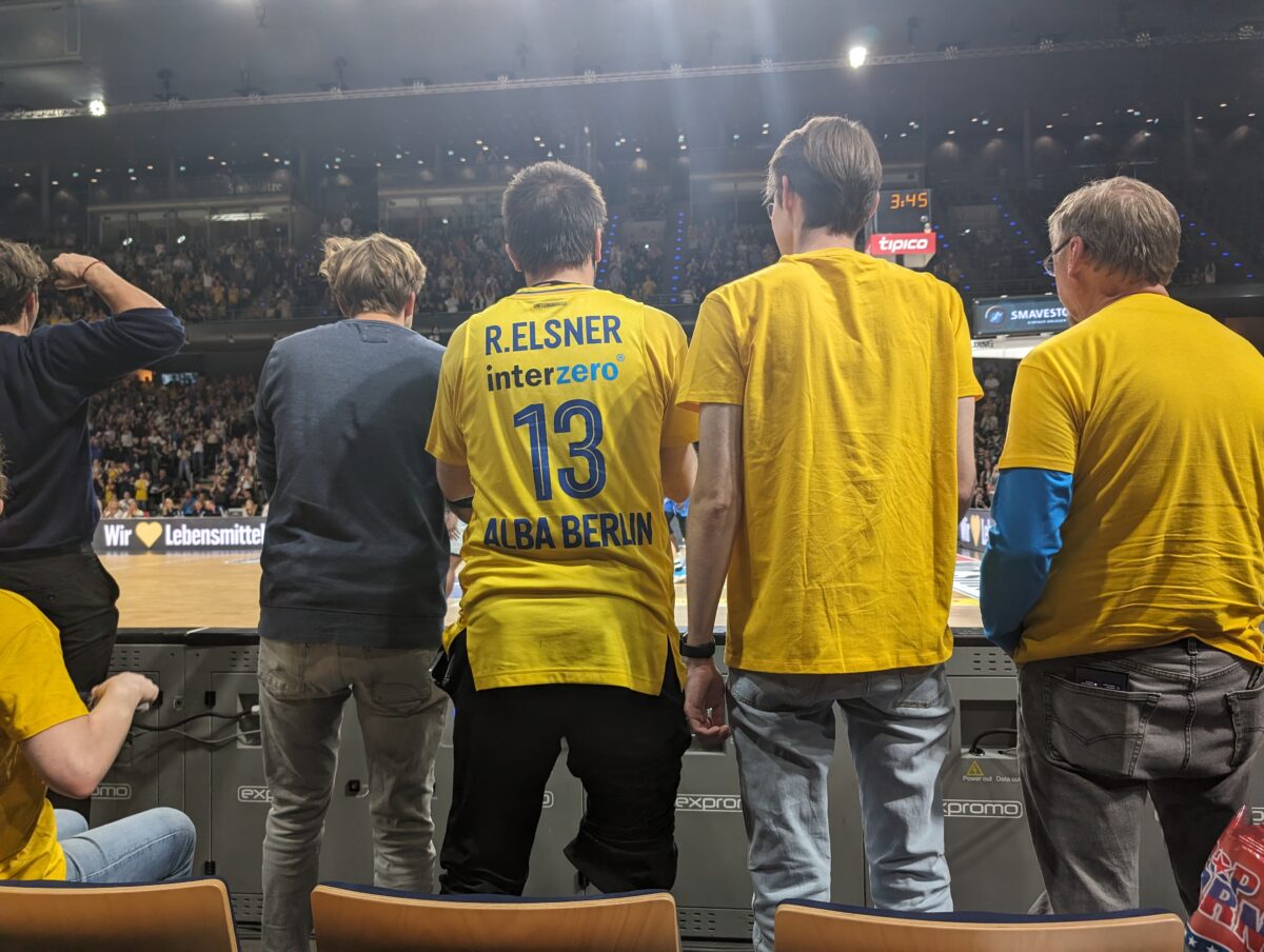 The emotion in the Max Schmeling Halle was even visible in the courtside seats. They may have blocked the view briefly but they also gave me popcorn.