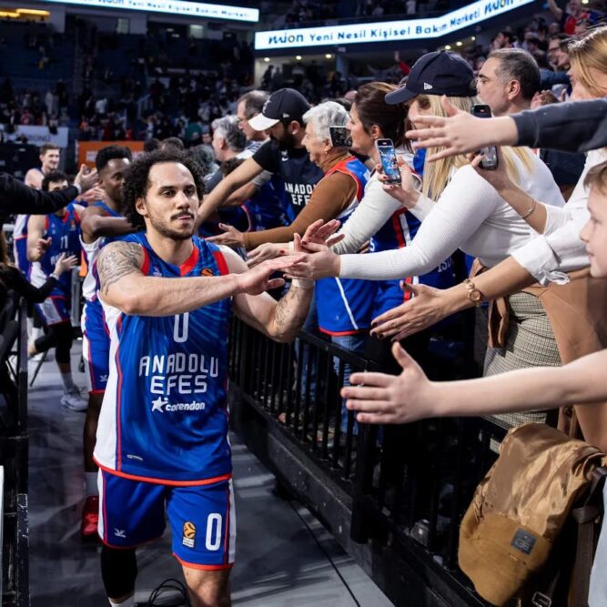 Tomislav Mijatović and Anadolu Efes want to return to the top but they face a big challenge this season in Euroleague Basketball