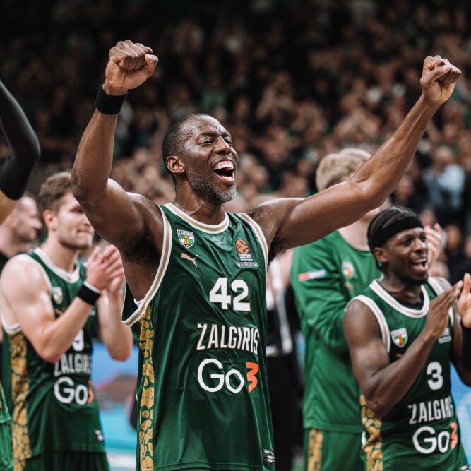 Bryant Dunston kept his cool and picked his moment to lead Zalgiris Kaunas to Euroleague victory over Crvena Zvezda.